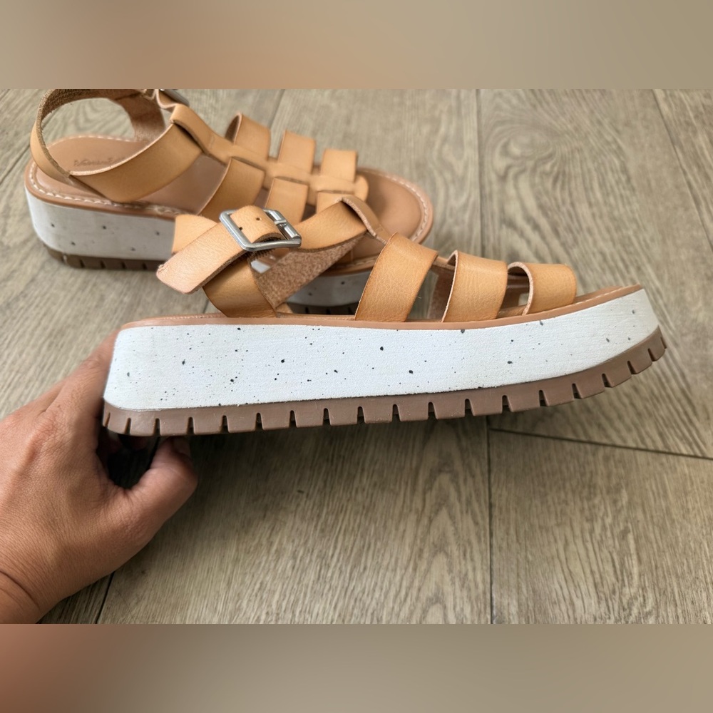 Universal Thread Tan Platform Cage Sandals. Size 6 - Picture 5 of 7